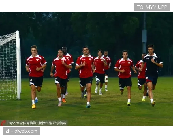 特写：在巴列卡诺的看台上，主席与球迷共同经历保级战